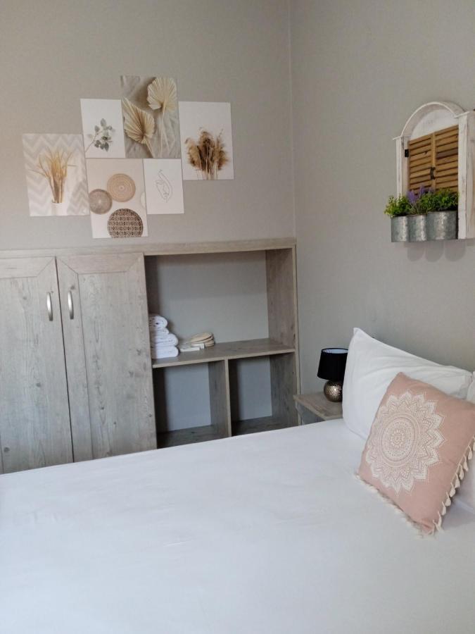Almira - Rooms To Let Неа-Рода Экстерьер фото