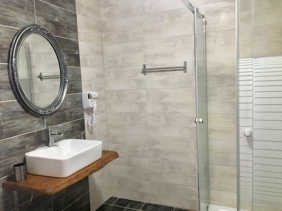 Almira - Rooms To Let Неа-Рода Экстерьер фото